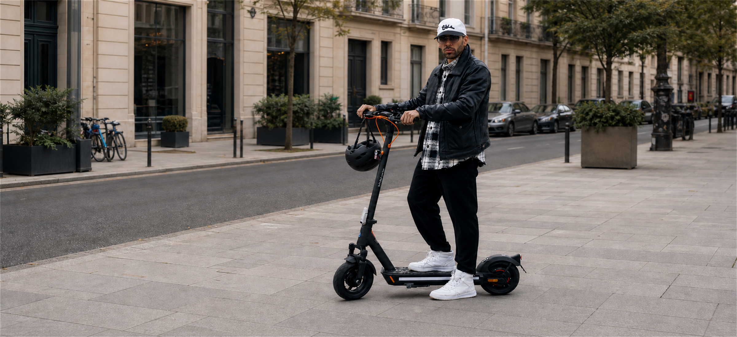 Fahrer mit dem MAX Pro auf einer Stadtstra&szlig;e